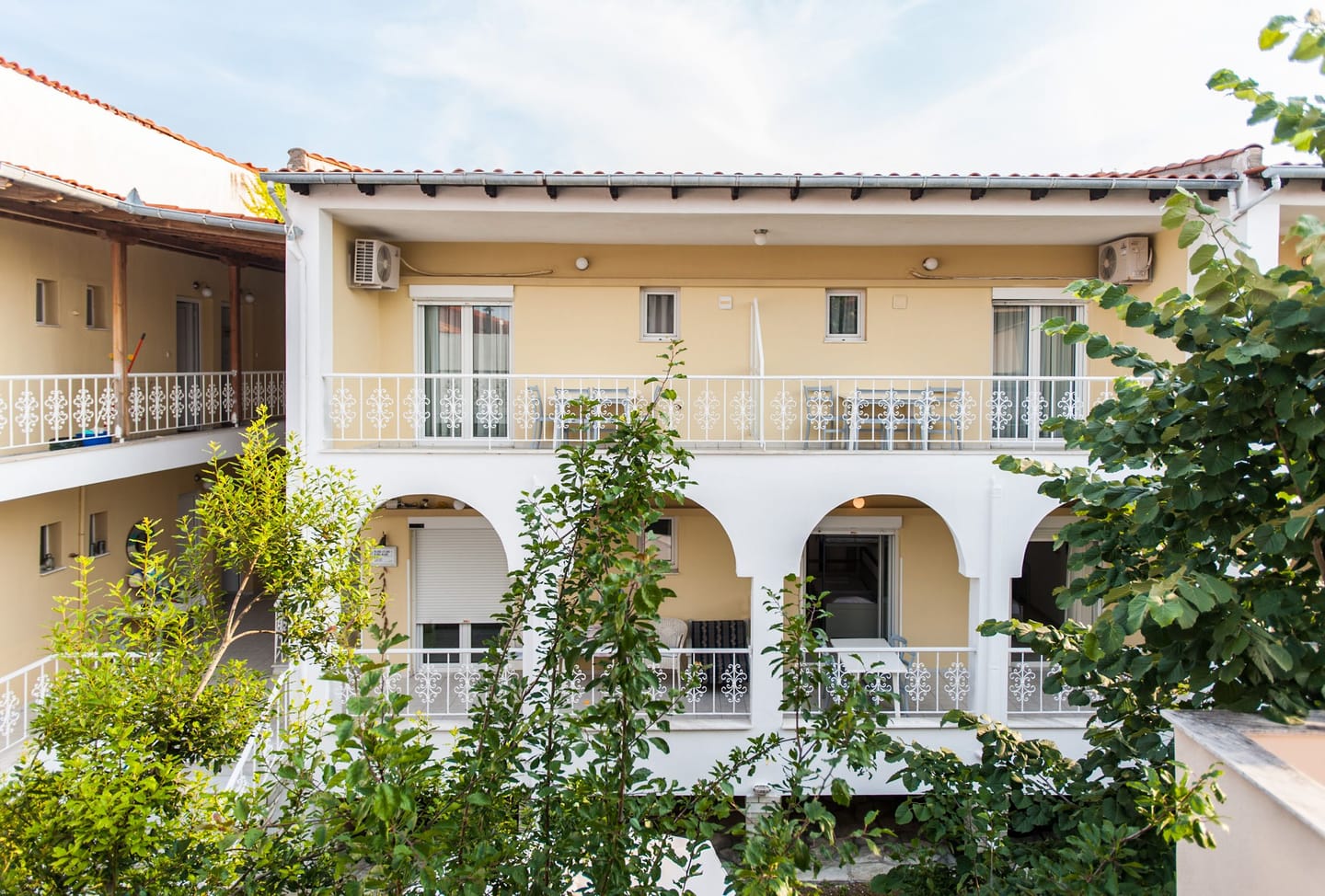 Facade and balconies seen from the garden