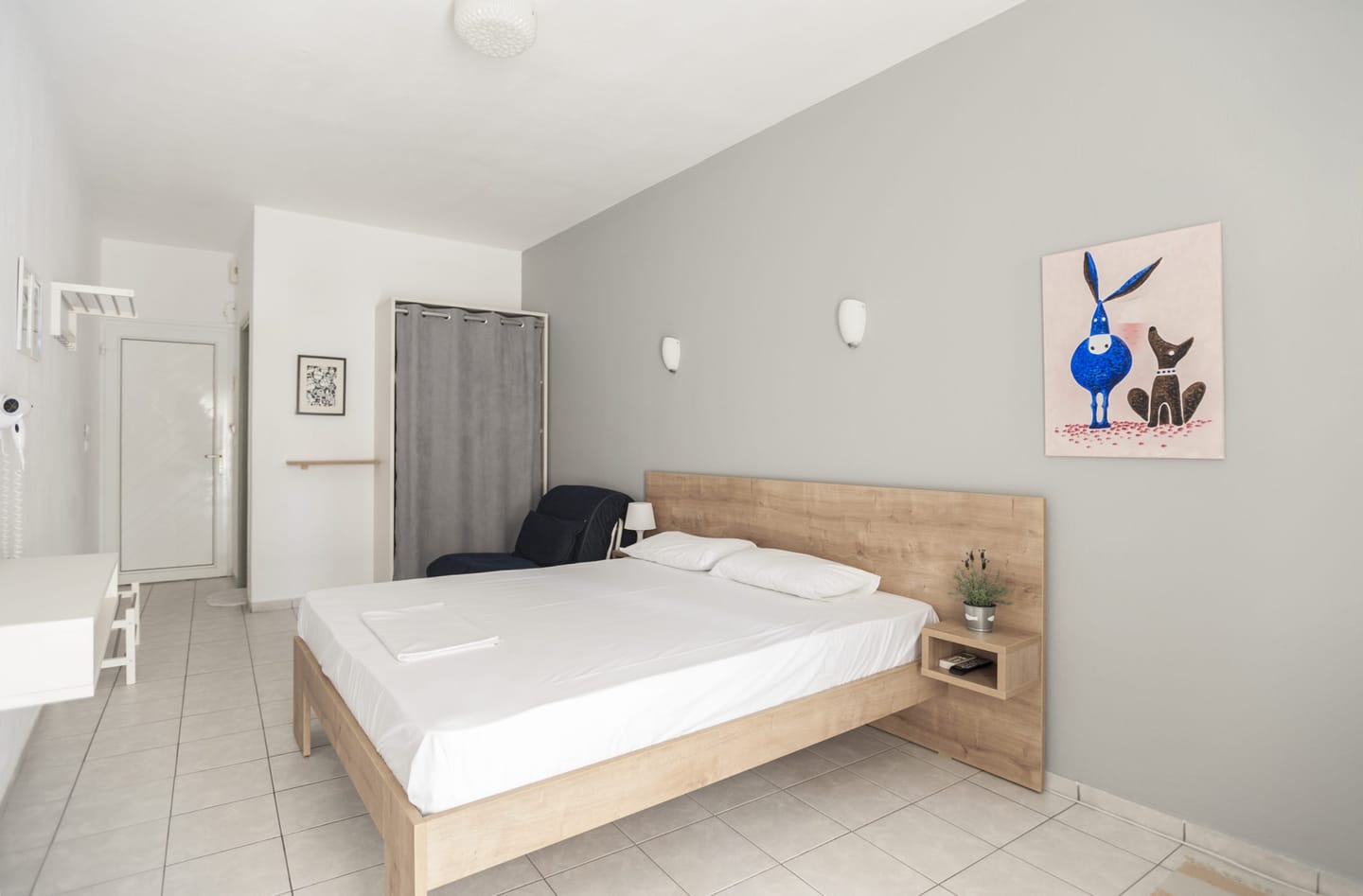 Studio with double bed and wardrobe curtain