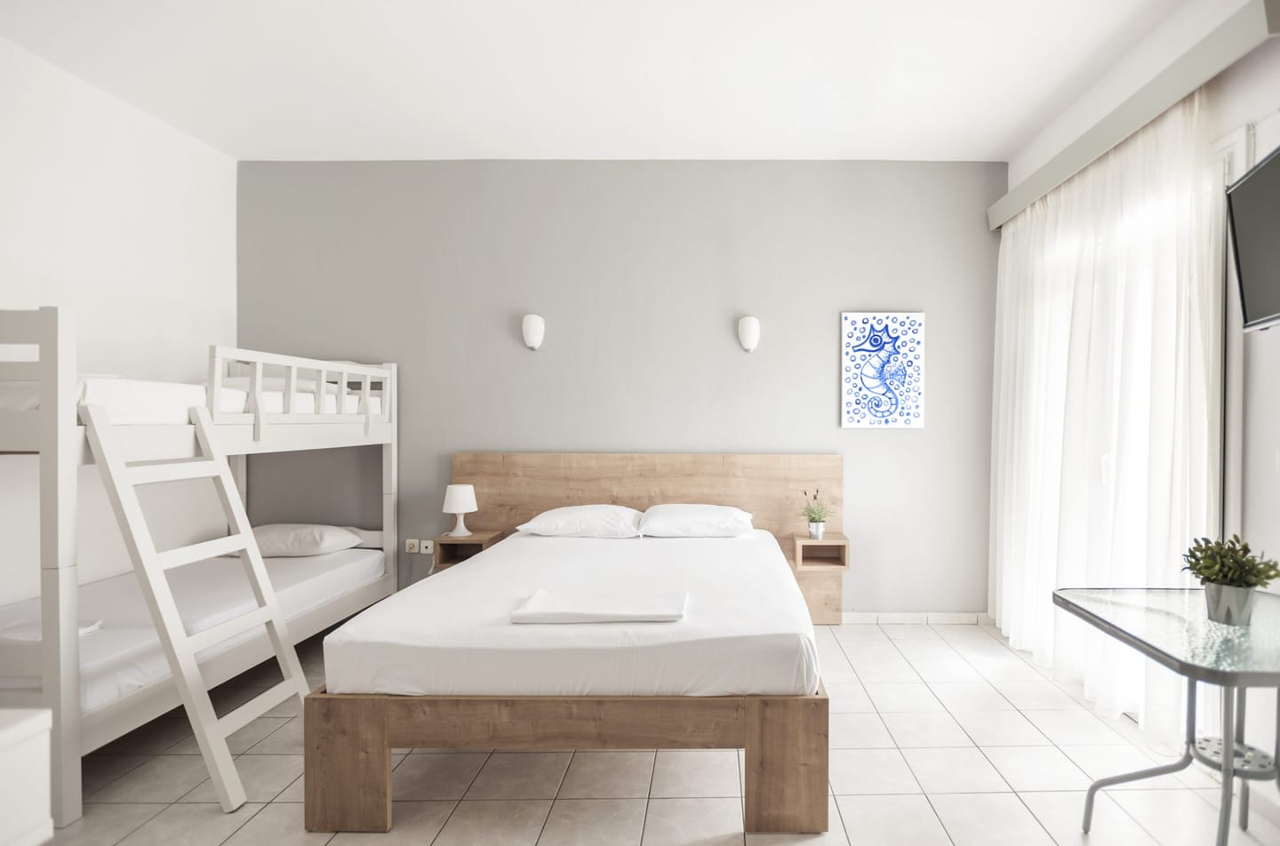Studio with double bed, bunk bed and blue artwork